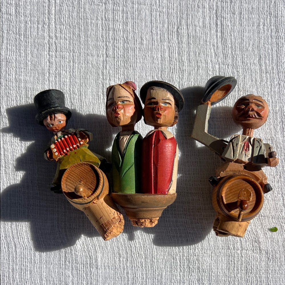 VTG Anri Carved Wood Wine Bottle Stopper Folk Art.(3)❤️